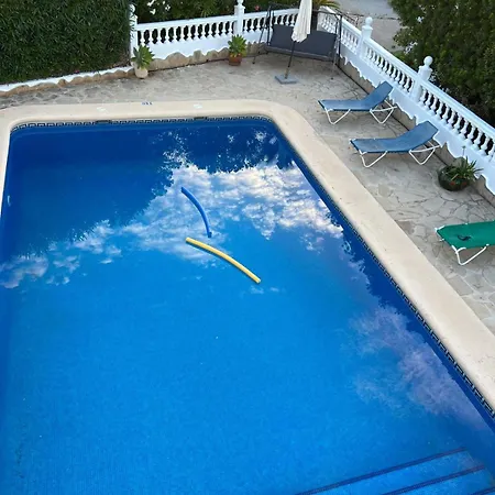 Mercedes Pool & 5 Bdrm