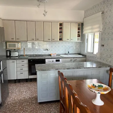 Mercedes Pool&5 Bdrm Ifach