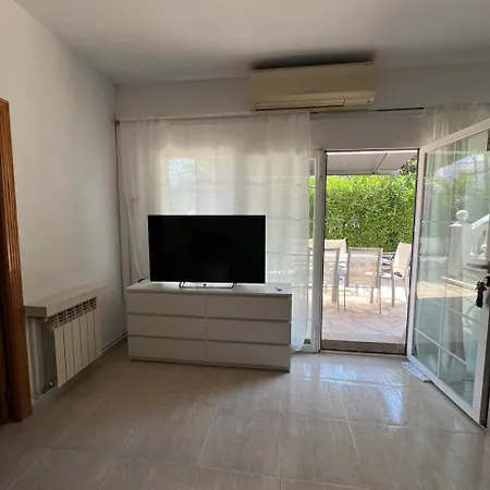 Mercedes Pool & 5 Bdrm Vila